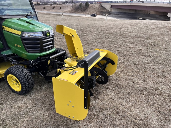 2022 John Deere X739 - Photo23