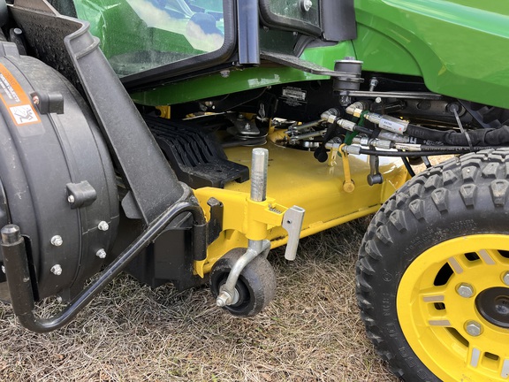 2022 John Deere X739 - Photo30