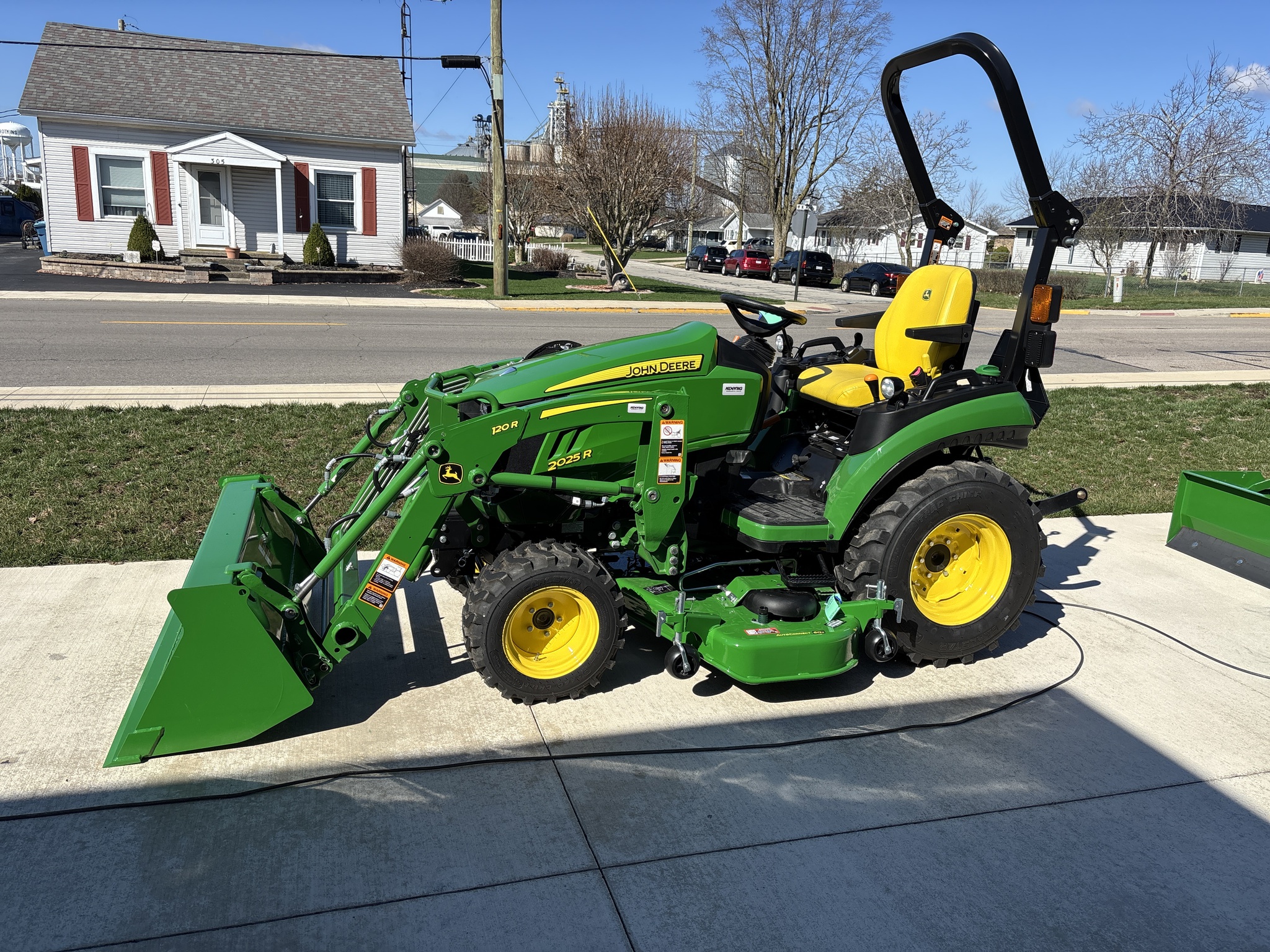 New In-Stock 2024 John Deere 2025R Compact Utility Tractors at Koenig Equipment in Botkins, OH - PhotoXL0