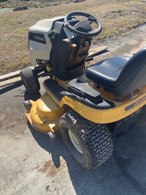 Cub Cadet LTX1050VT Image 1