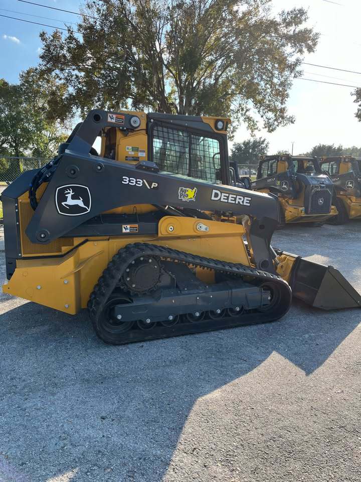 John Deere 333 P Image 2