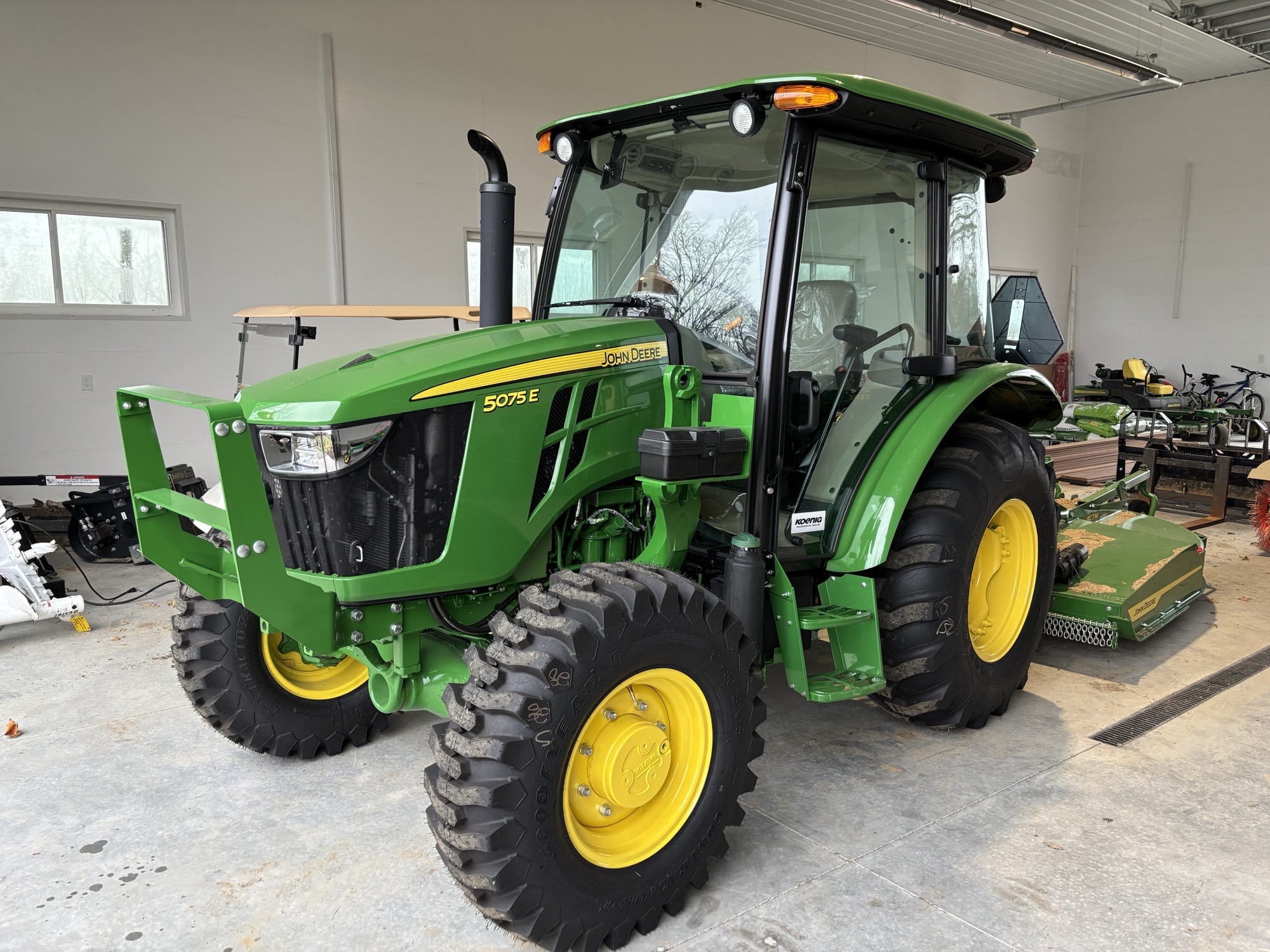 Used 2025 John Deere 5075E Utility Tractors at Koenig Equipment in Lebanon, OH - PhotoXL3
