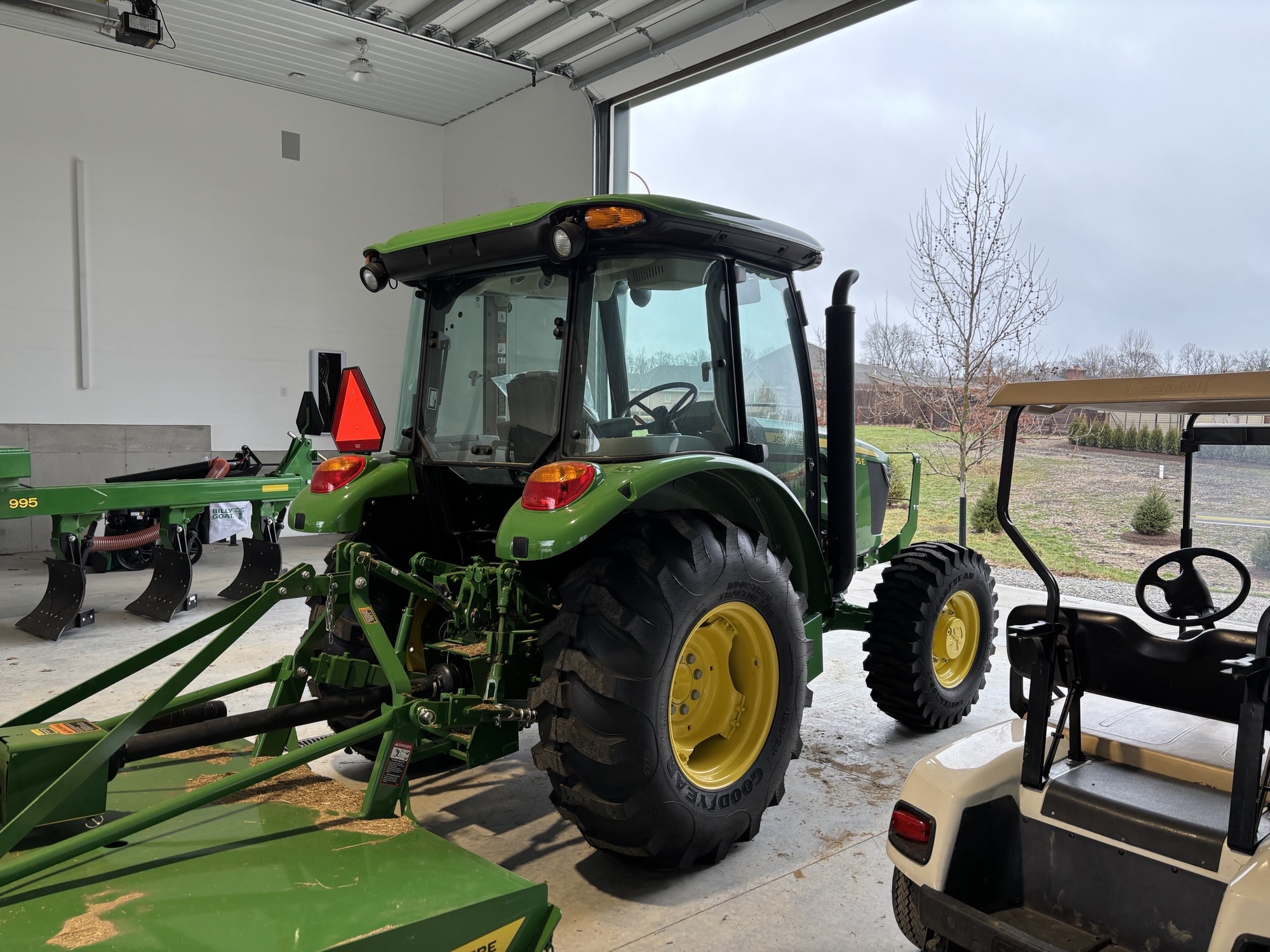 Used 2025 John Deere 5075E Utility Tractors at Koenig Equipment in Lebanon, OH - PhotoXL6