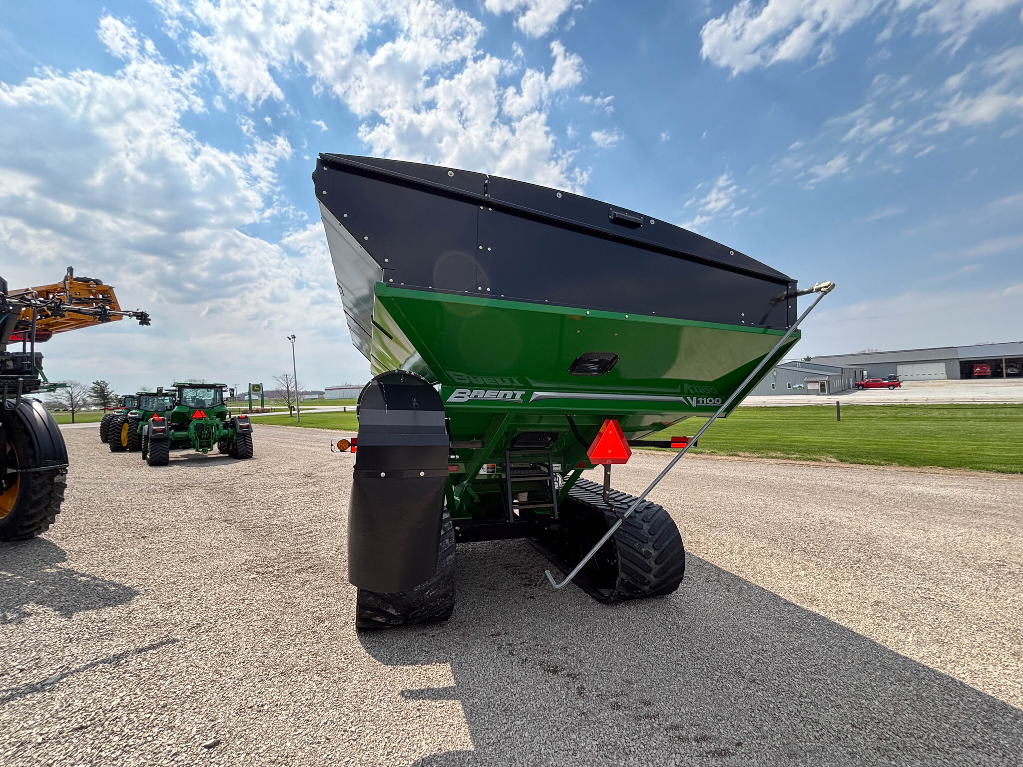Used -- Brent V1100 Grain Carts at Koenig Equipment in Anna, OH - PhotoXL2