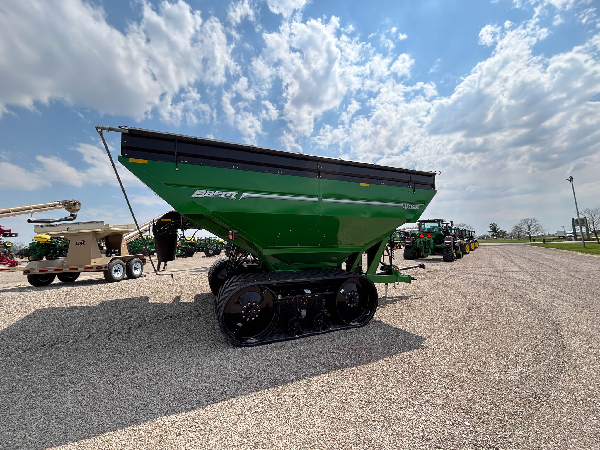 Used -- Brent V1100 Grain Carts at Koenig Equipment in Anna, OH - PhotoXL3