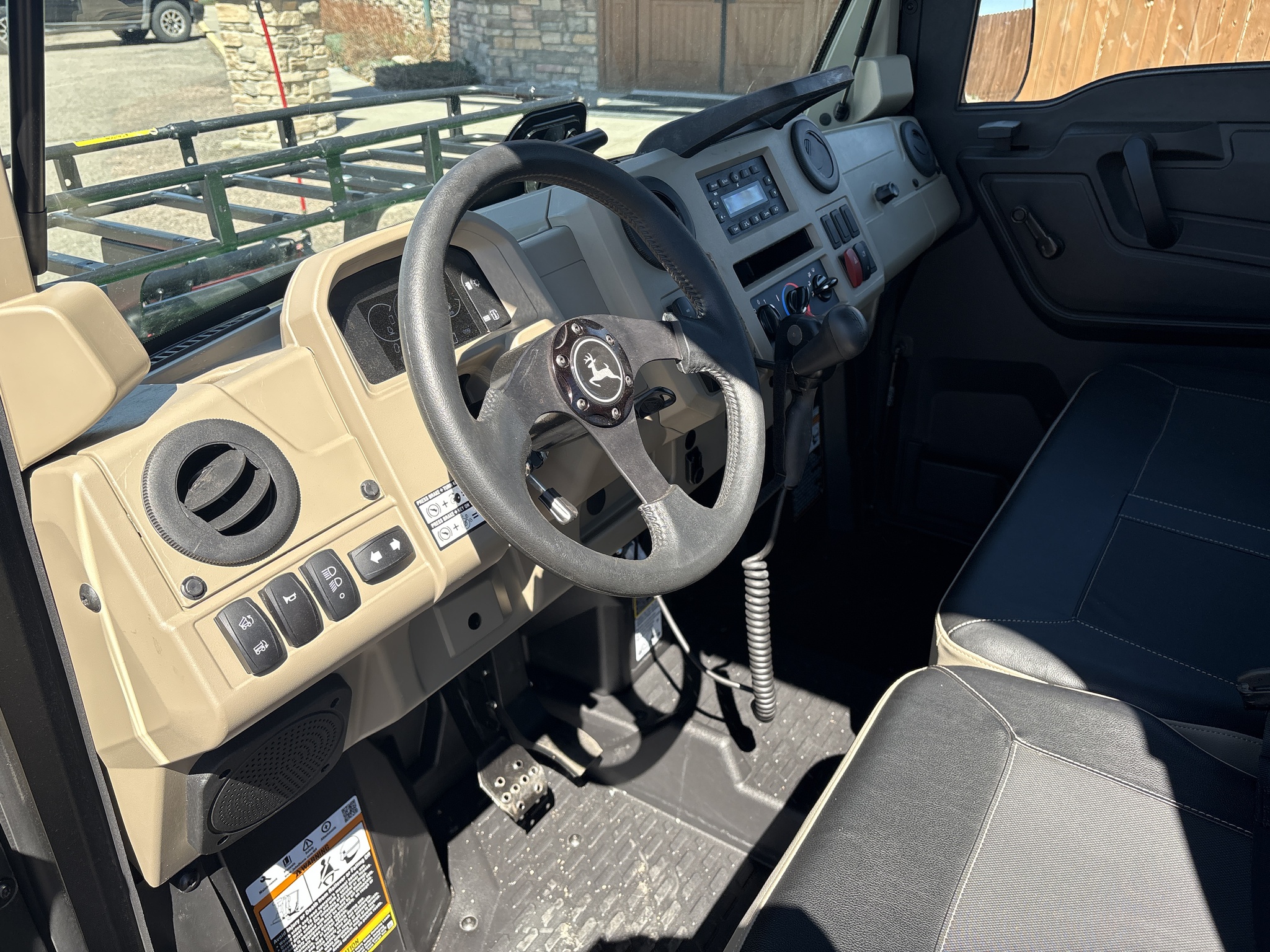 2025 John Deere XUV 845R Premium Cab Image 16