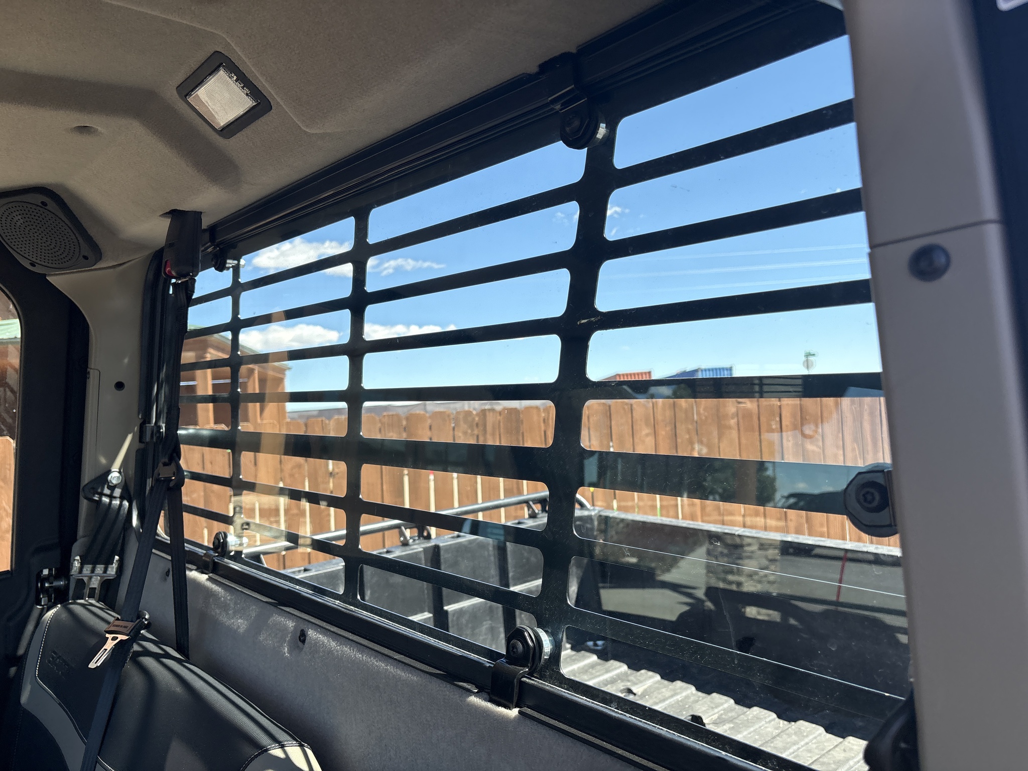 2025 John Deere XUV 845R Premium Cab Image 11