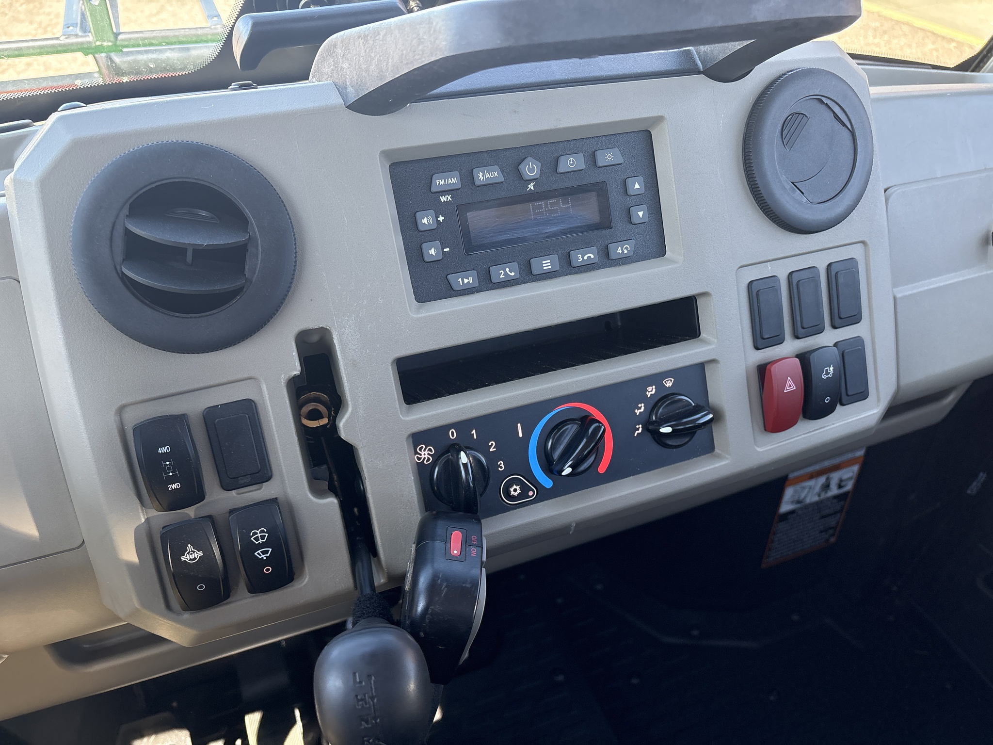 2025 John Deere XUV 845R Premium Cab Image 14