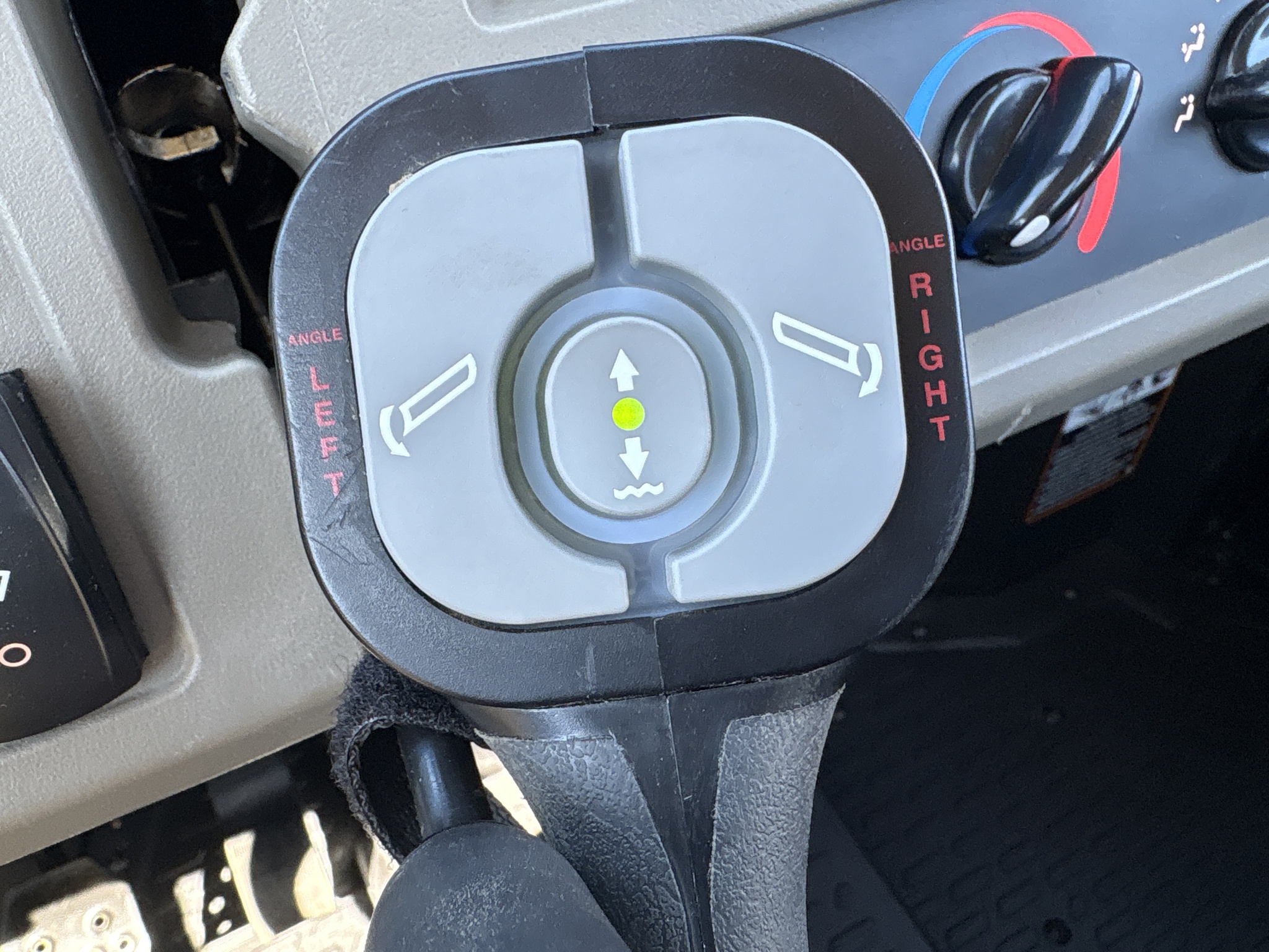 2025 John Deere XUV 845R Premium Cab Image 10