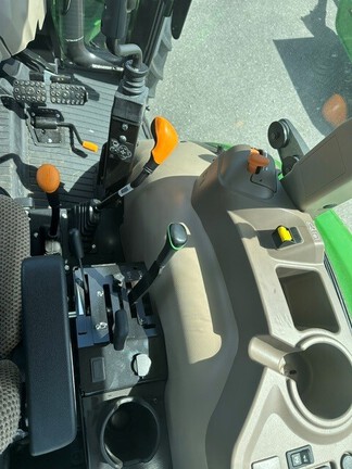 0 John Deere 5067E-4