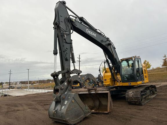 Photo of a 2025 John Deere 245P