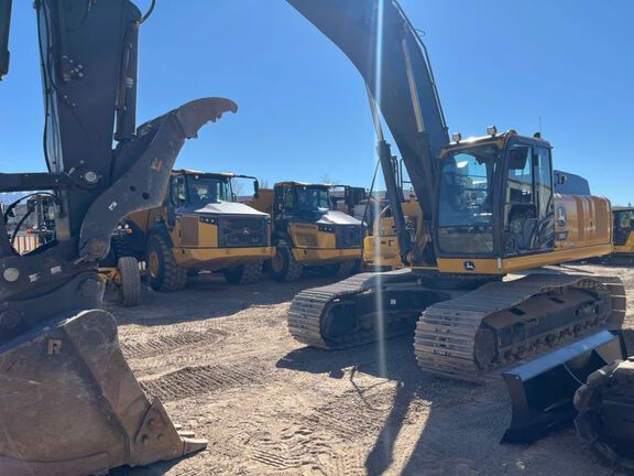 Photo of a 2023 John Deere 350P