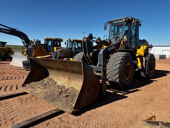 Photo of a 2015 John Deere 644K