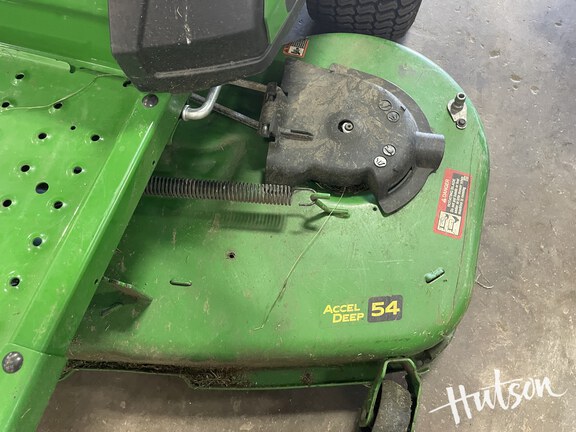 Photo of 2025 John Deere Z330R