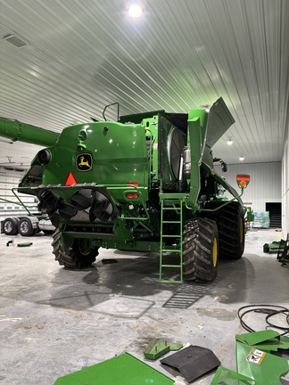 2023 John-Deere S780