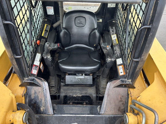 2007 John Deere 325