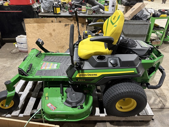 Used 2026 John Deere Z330R Zero Turn Mowers at Horizon Ag & Turf in Mayerthorpe, AB - Photo3