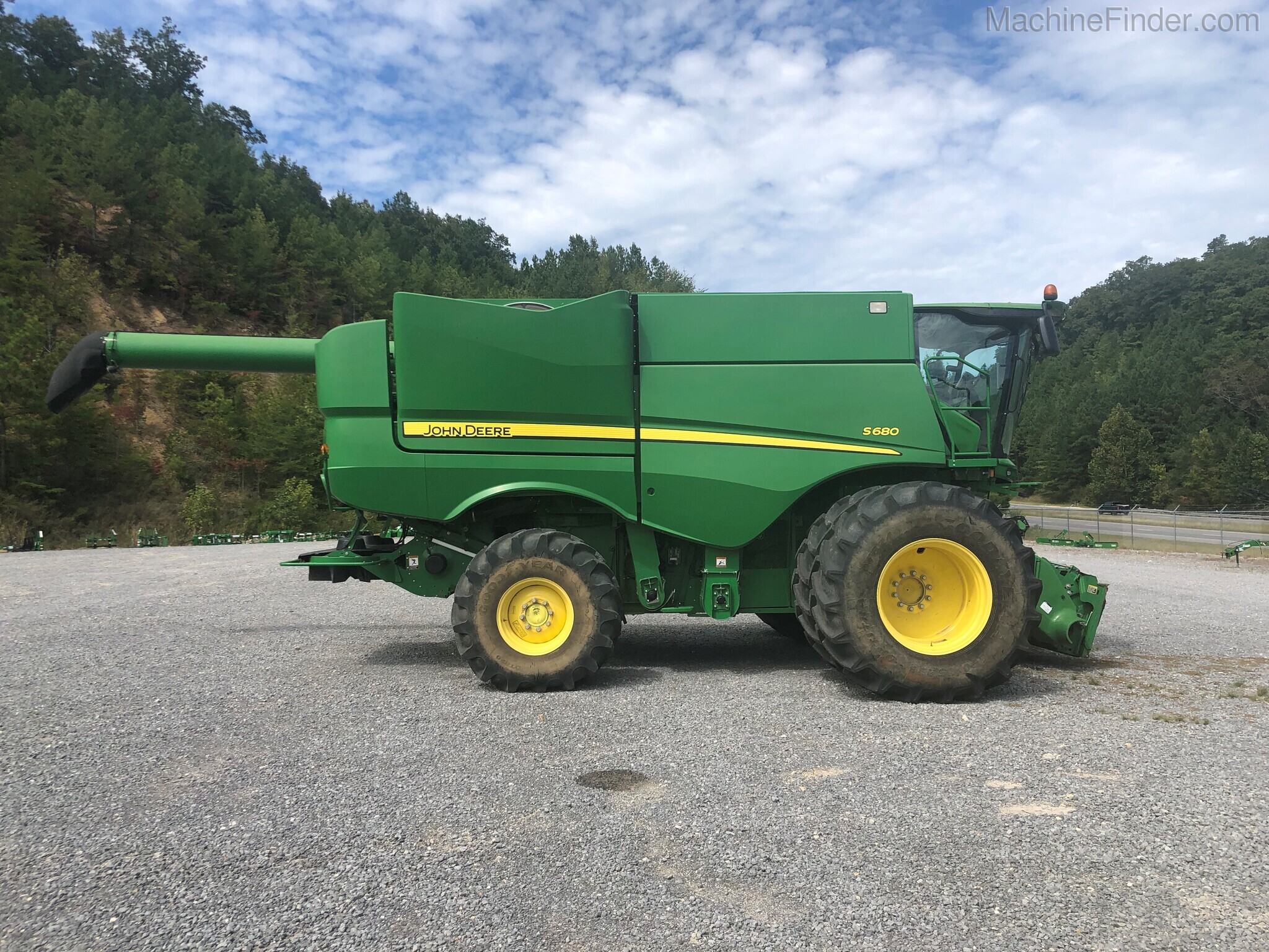 2015 John Deere S680 Image 3