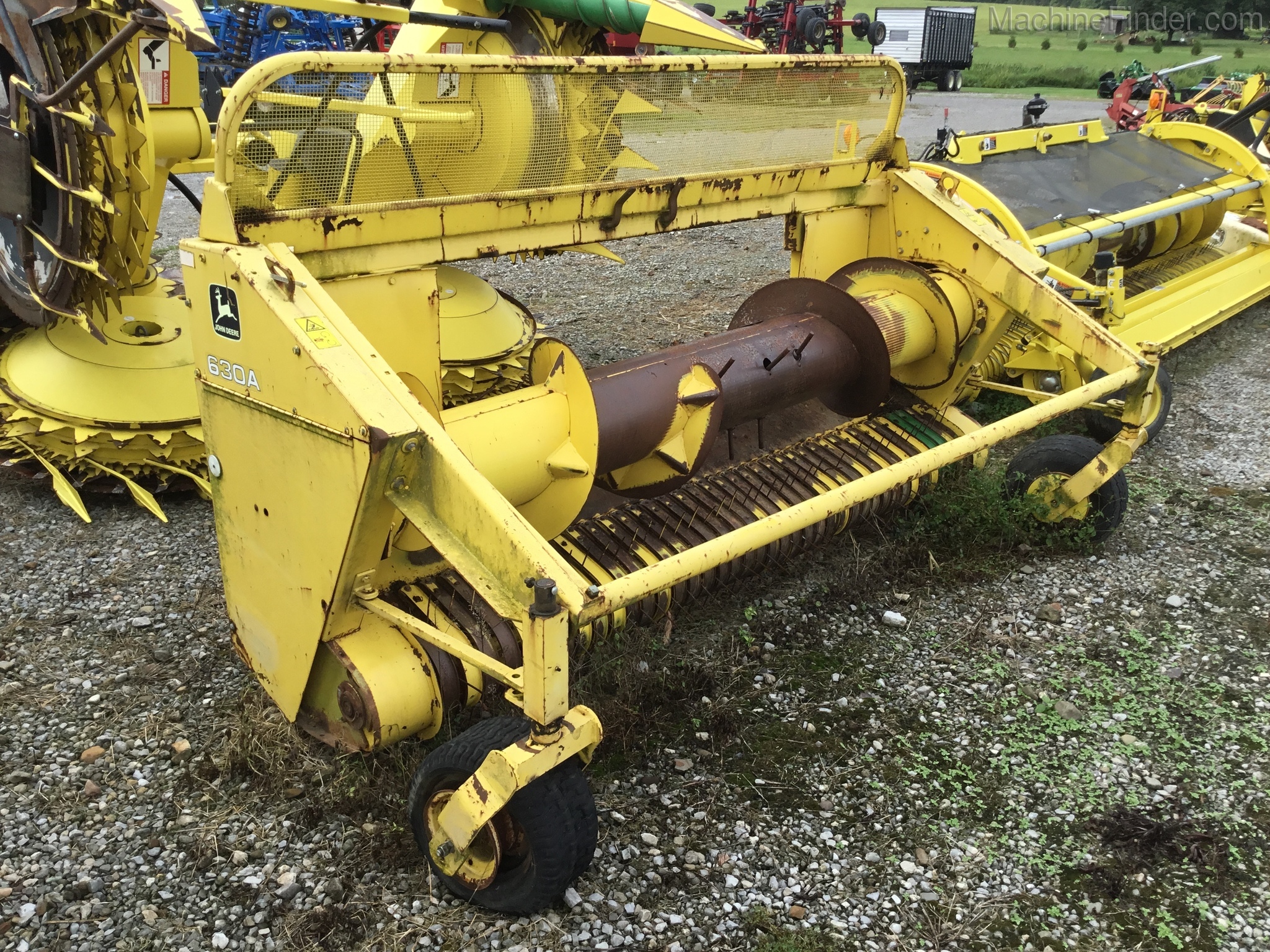 1998 John Deere 630A Image 2