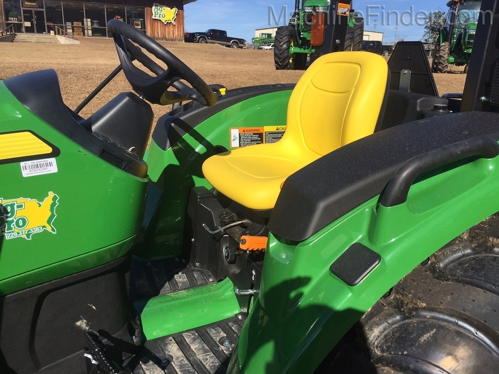 2021 John Deere 4044M Image 4