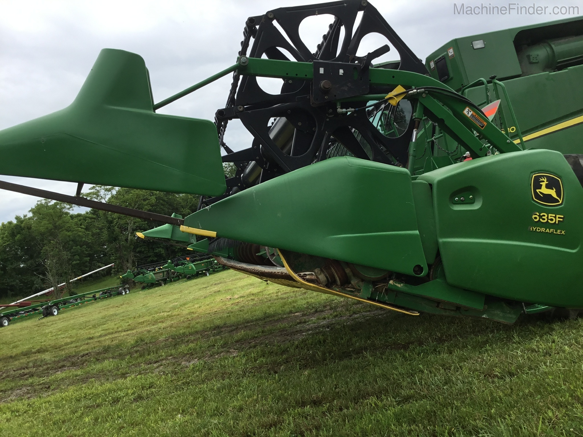 2010 John Deere 635F Image 2