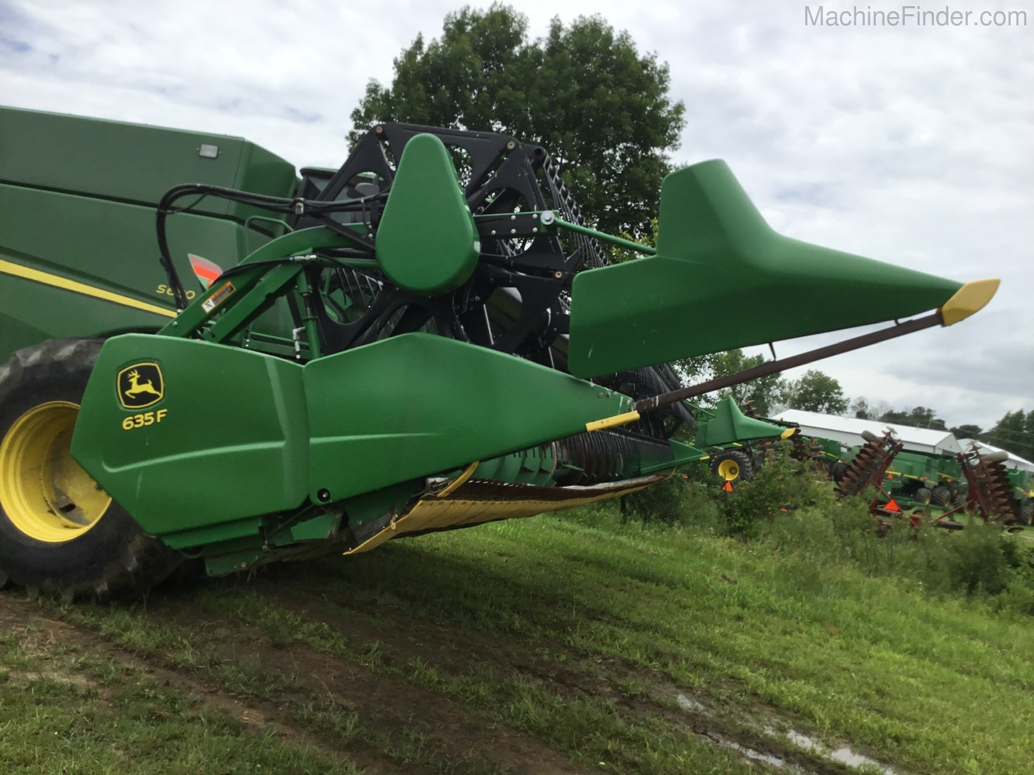 2010 John Deere 635F Image 1