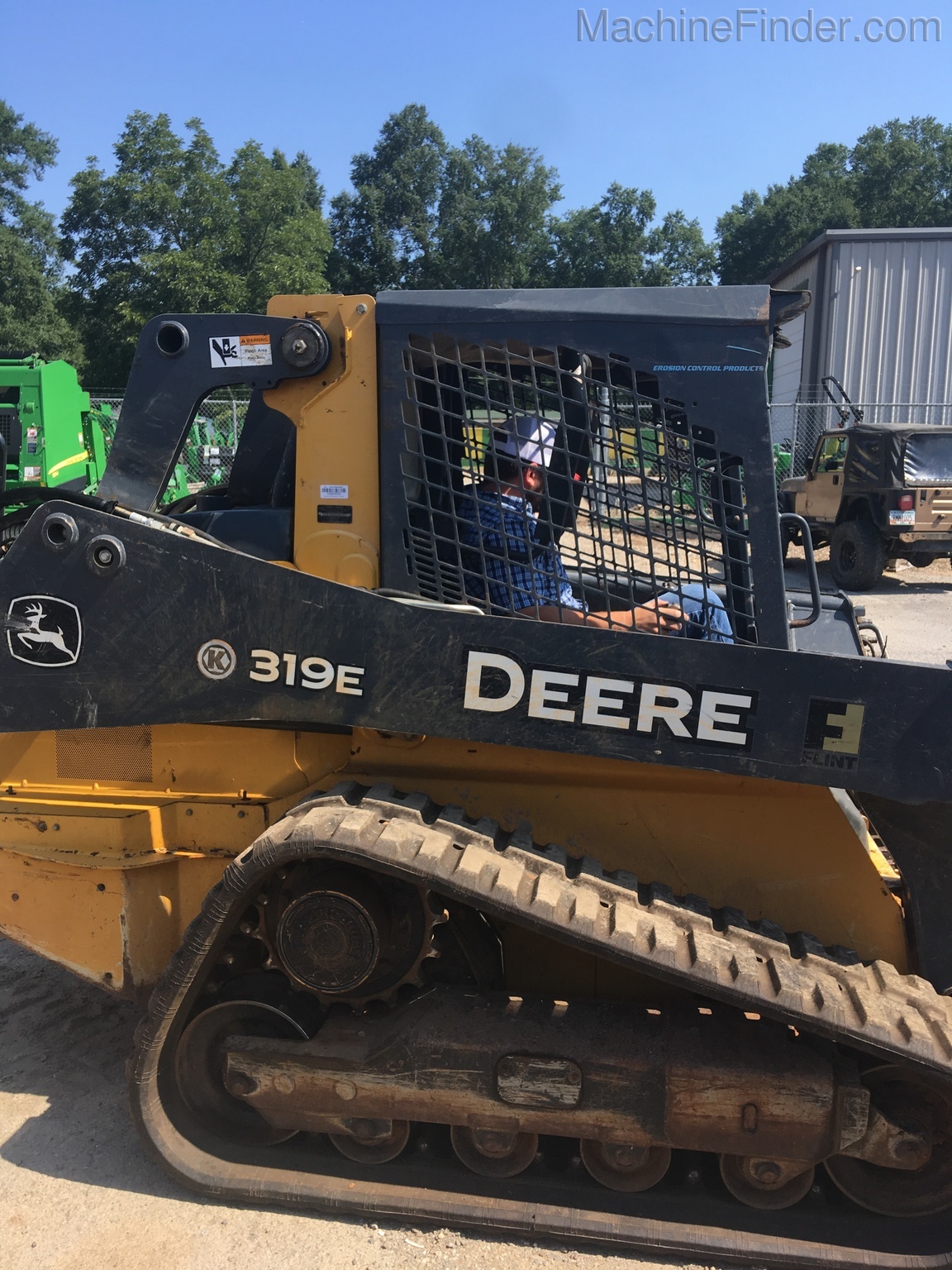 2014 John Deere 319E Image 2