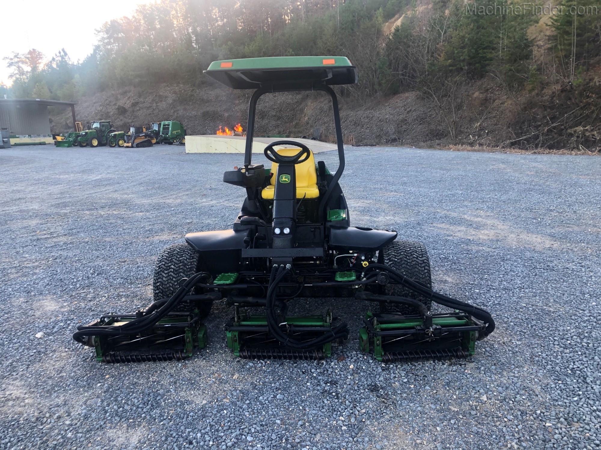 2004 John Deere 3235C Image 3