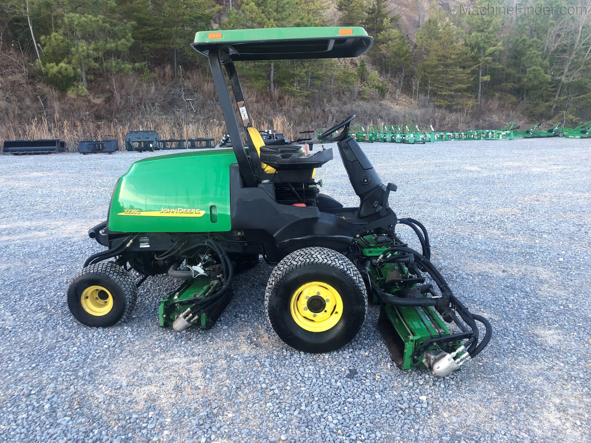 2004 John Deere 3235C Image 1