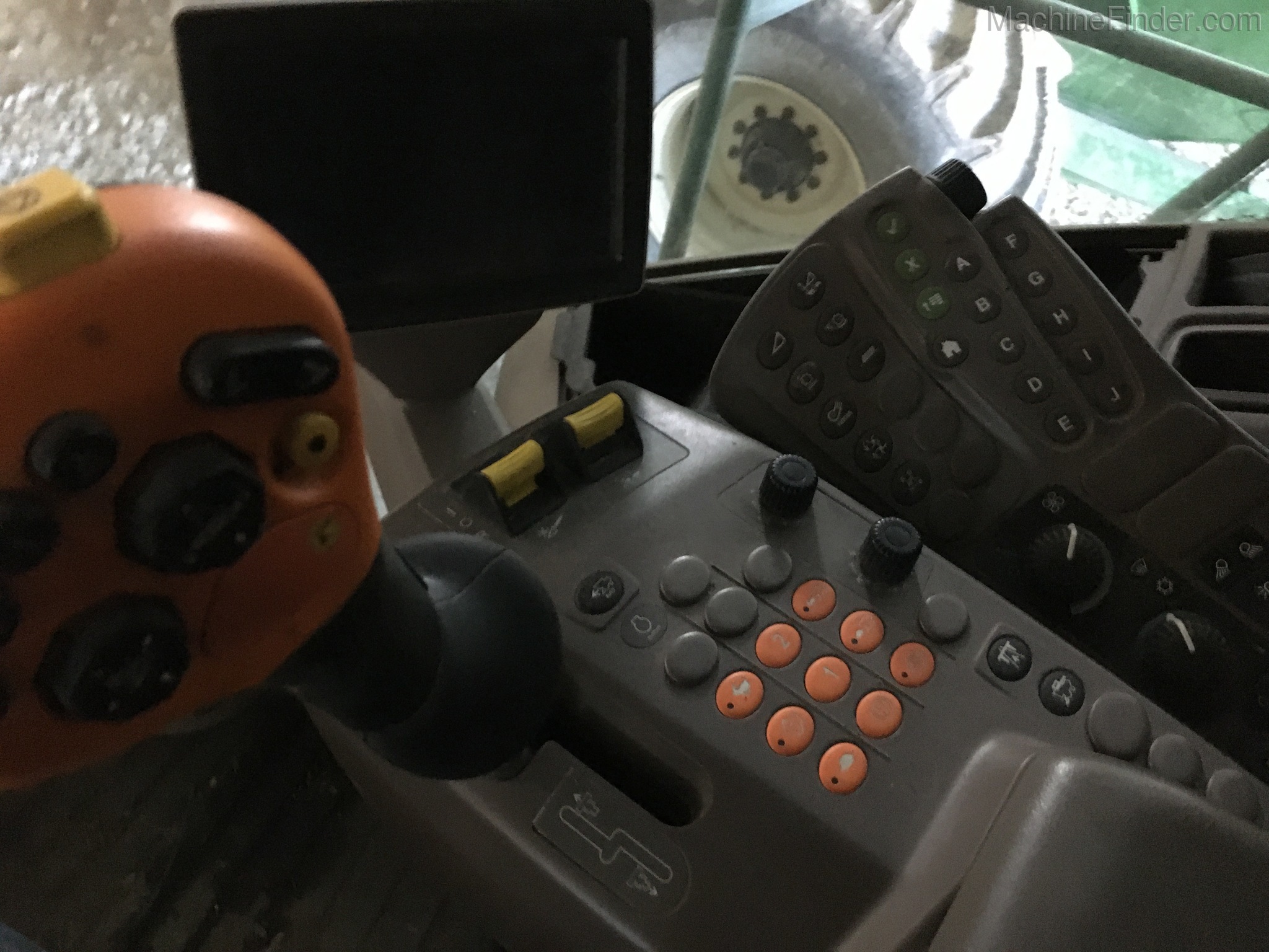 2013 John Deere S670 Image 2