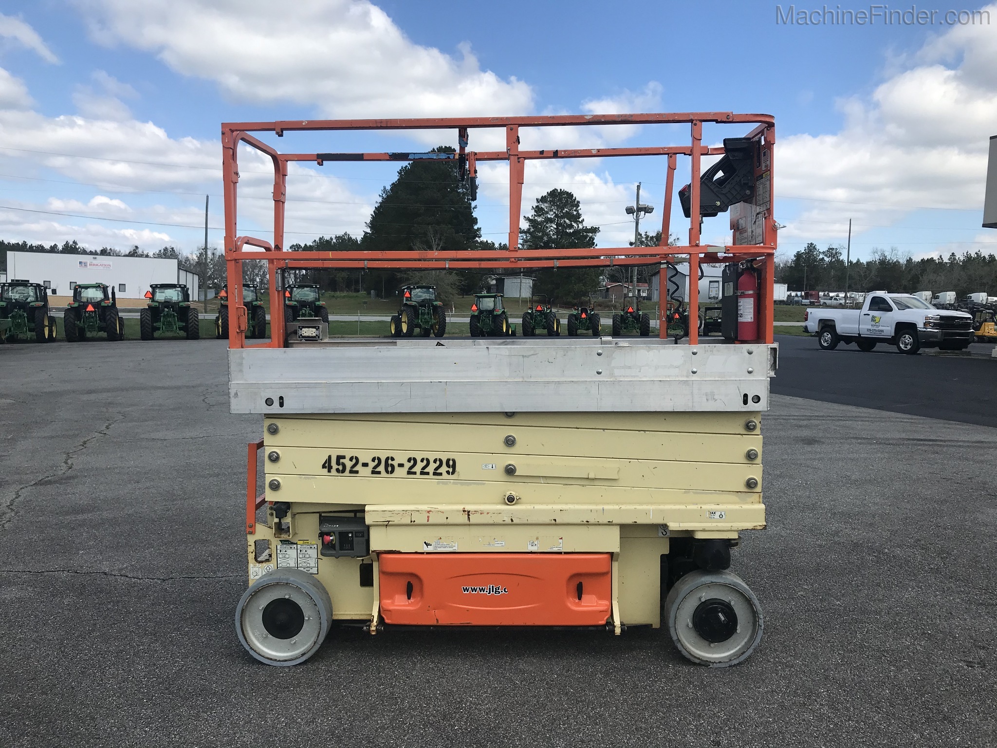 2013 JLG 2630ES Image 2