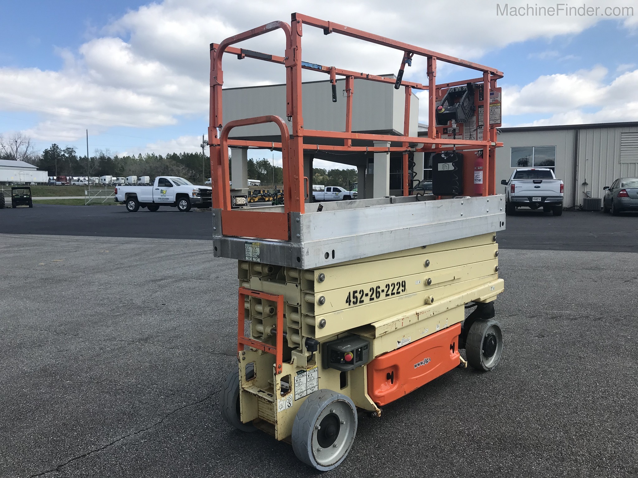 2013 JLG 2630ES Image 3