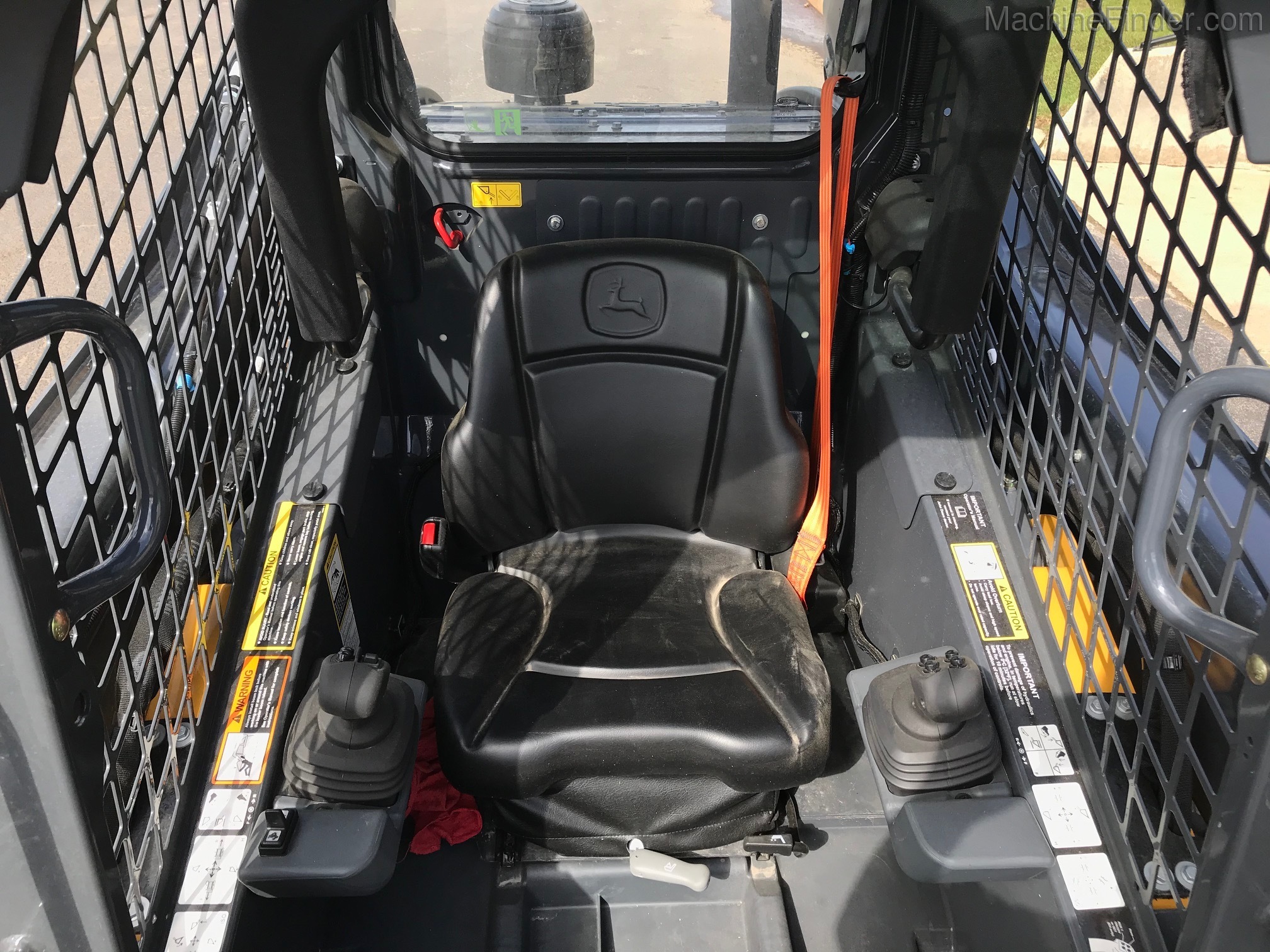 2021 John Deere 325G Image 8