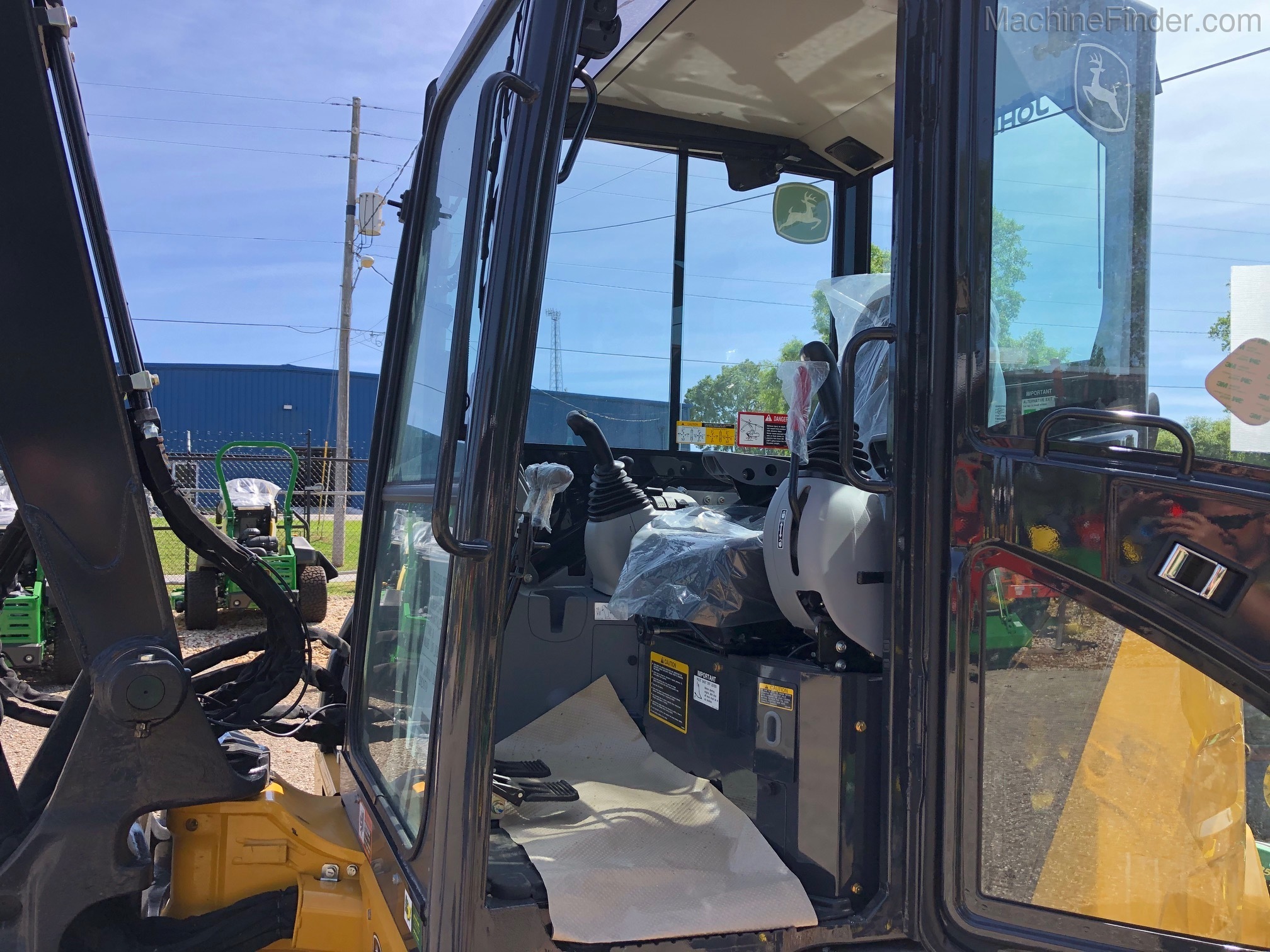 2020 John Deere 60G Image 6