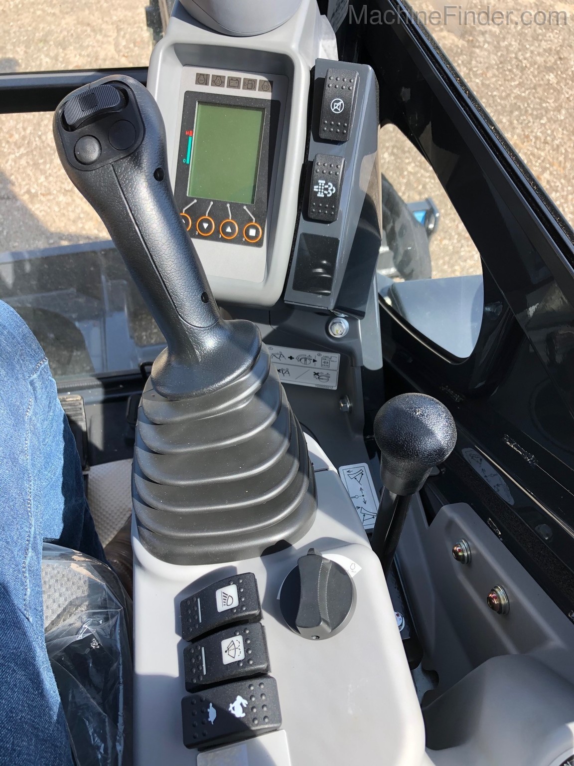 2020 John Deere 60G Image 11