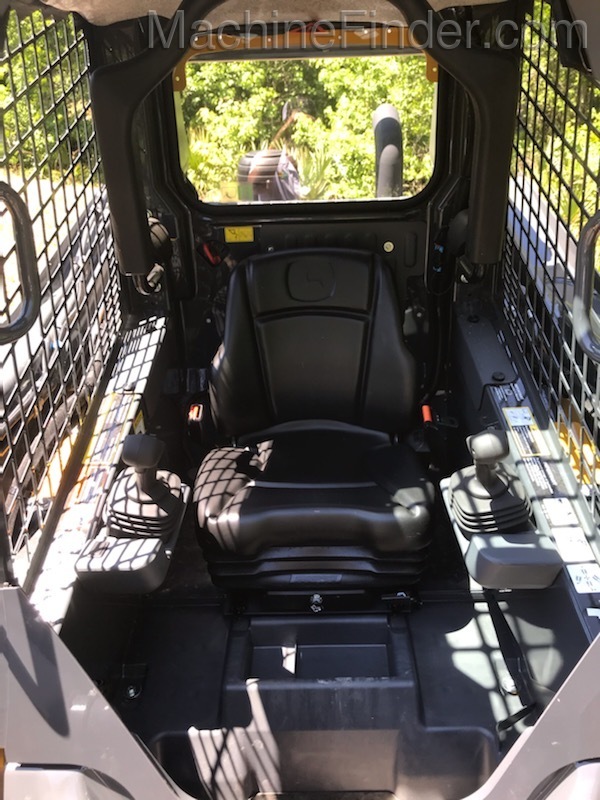 2020 John Deere 325G Image 5