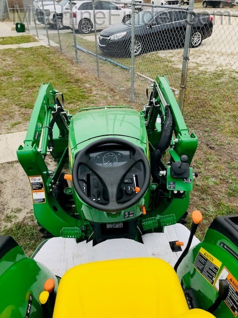 2020 John Deere 3025D Image 4