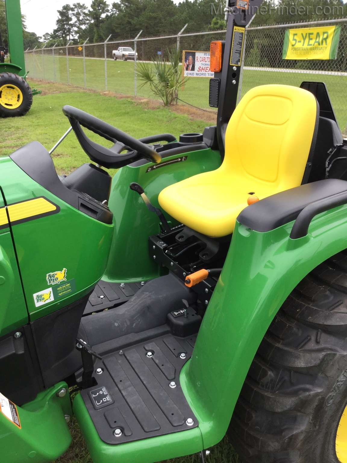 2020 John Deere 3038E Image 7