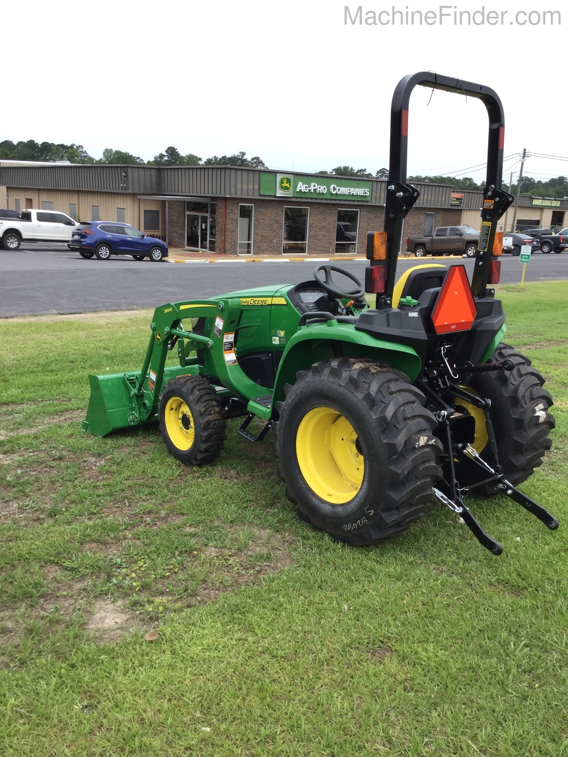 2020 John Deere 3038E Image 6