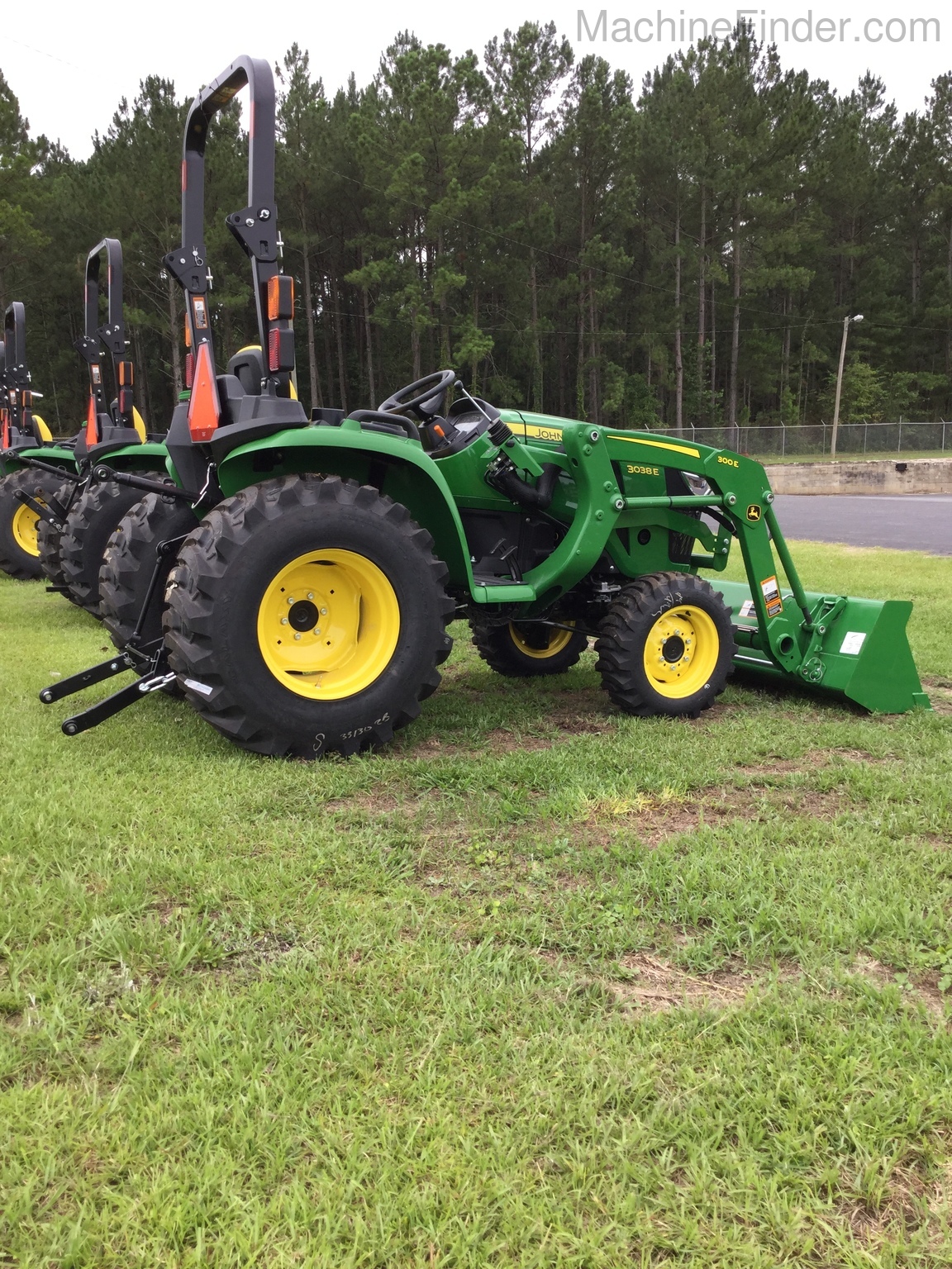 2020 John Deere 3038E Image 4