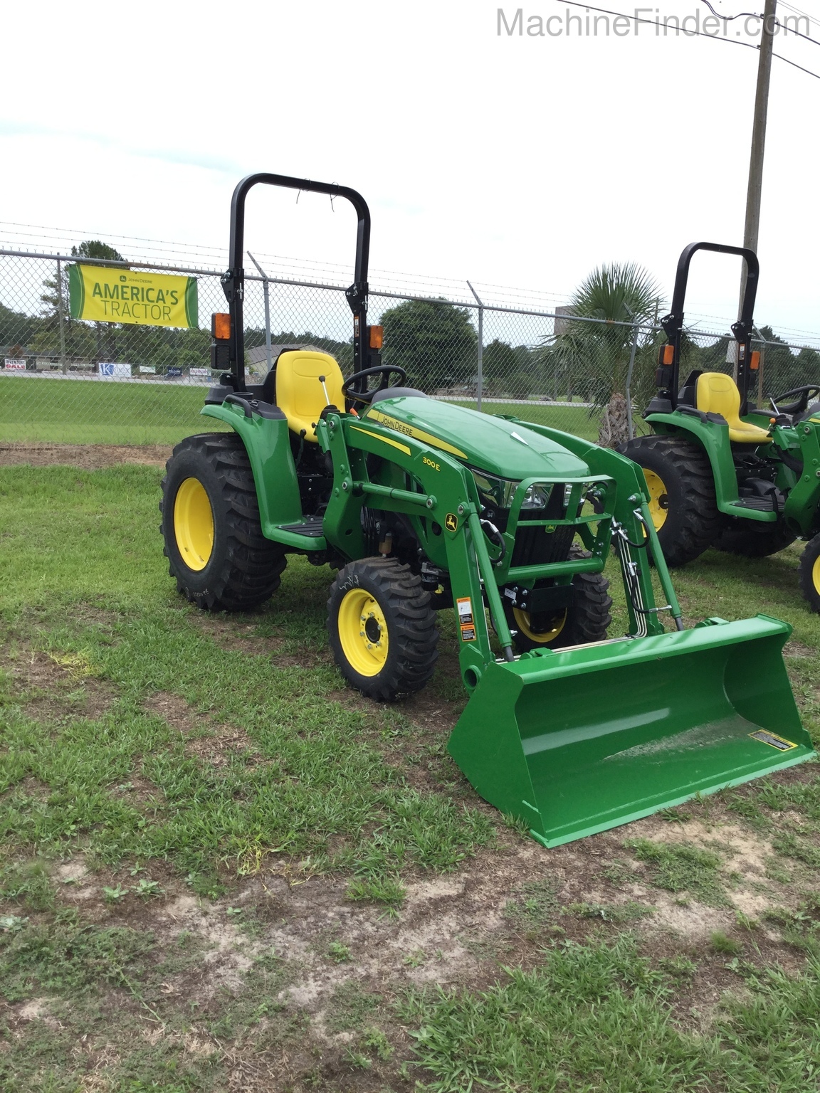 2020 John Deere 3038E Image 3