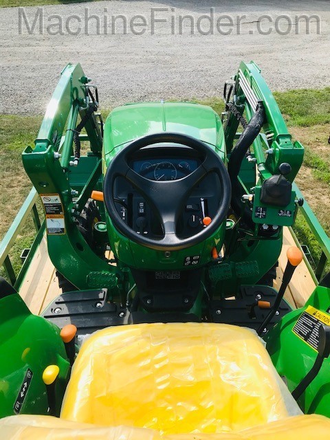 2020 John Deere 3043D Image 5