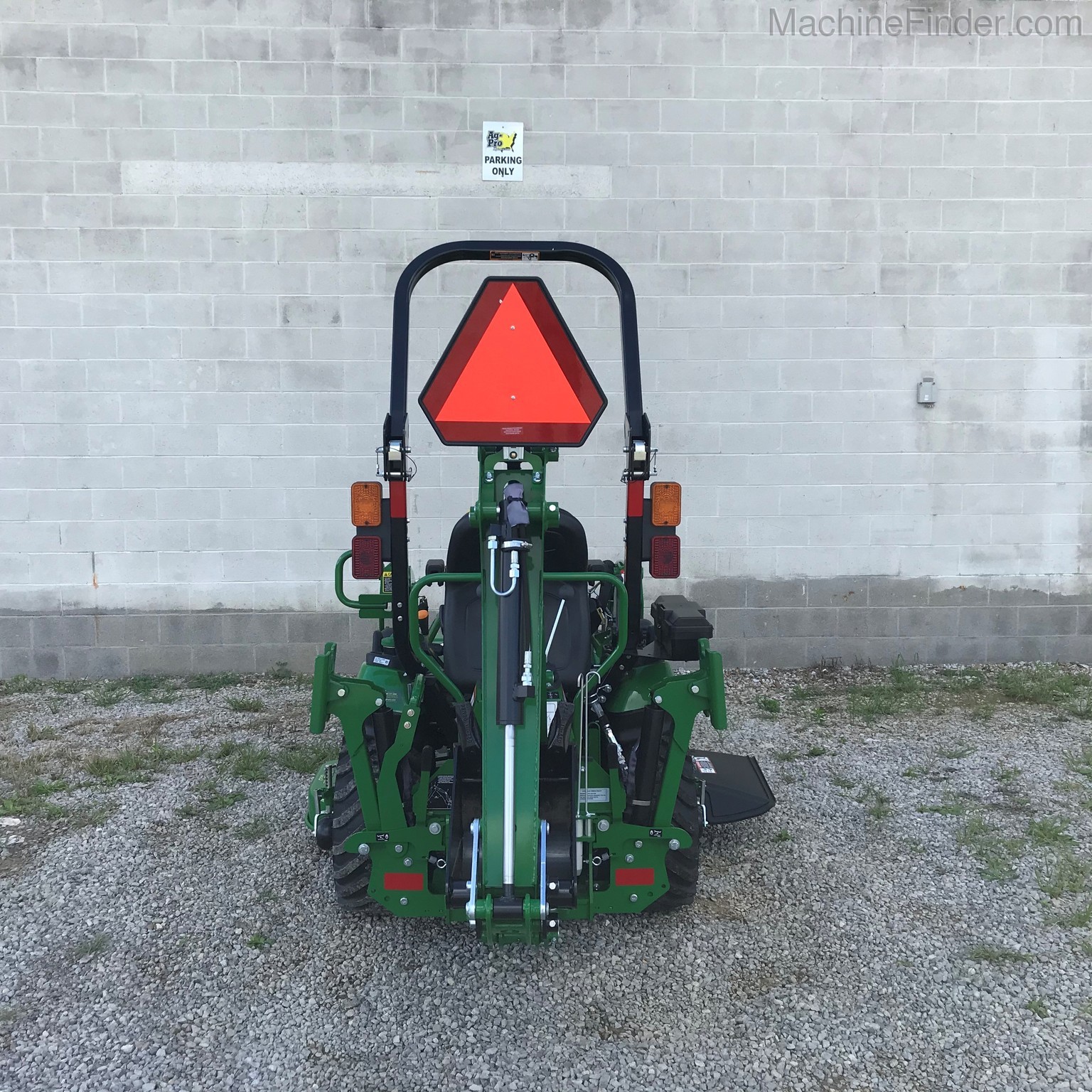 2020 John Deere 1025R Image 8