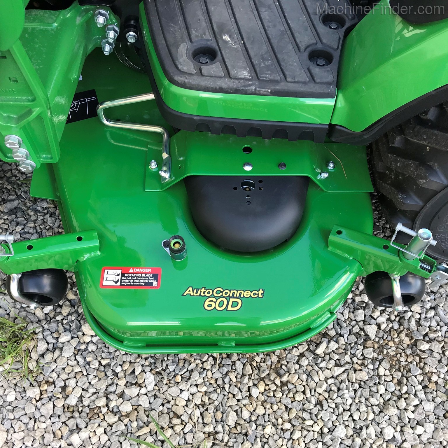 2020 John Deere 1025R Image 9