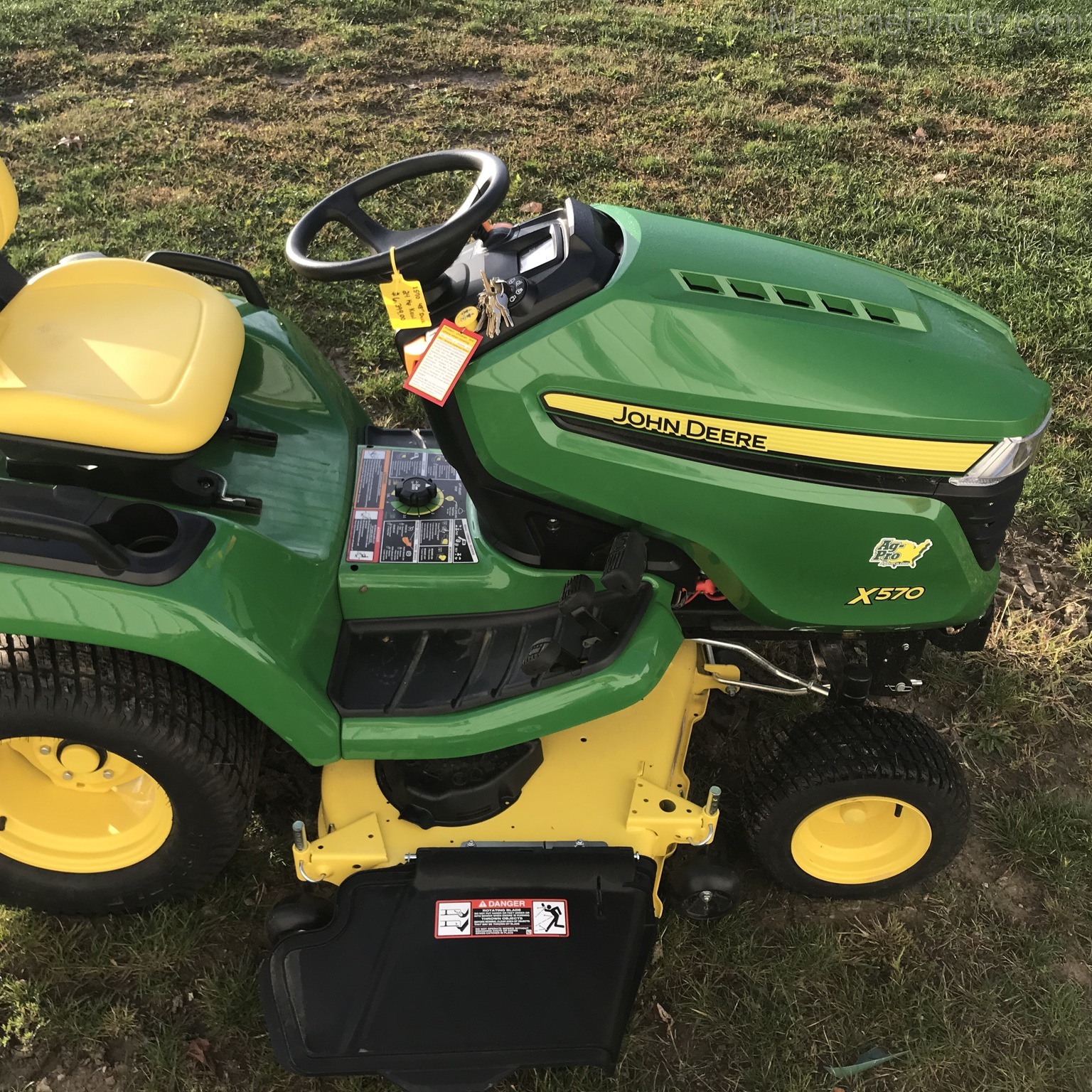 2020 John Deere X570 Image 4