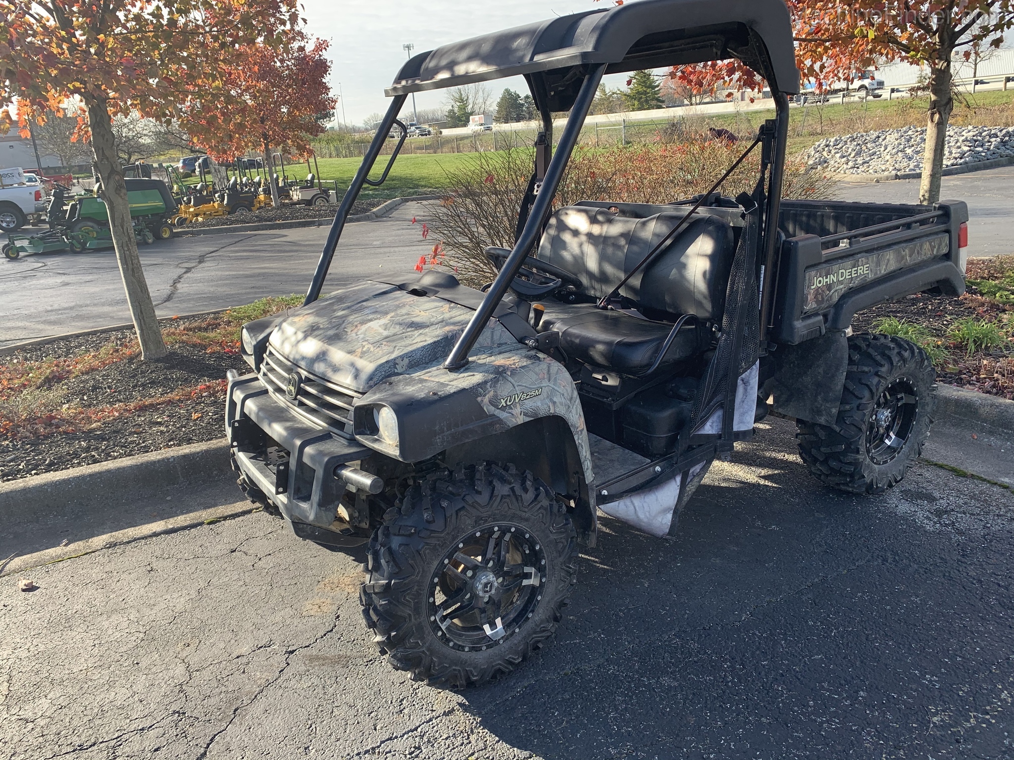 2019 John Deere 825m Image 2