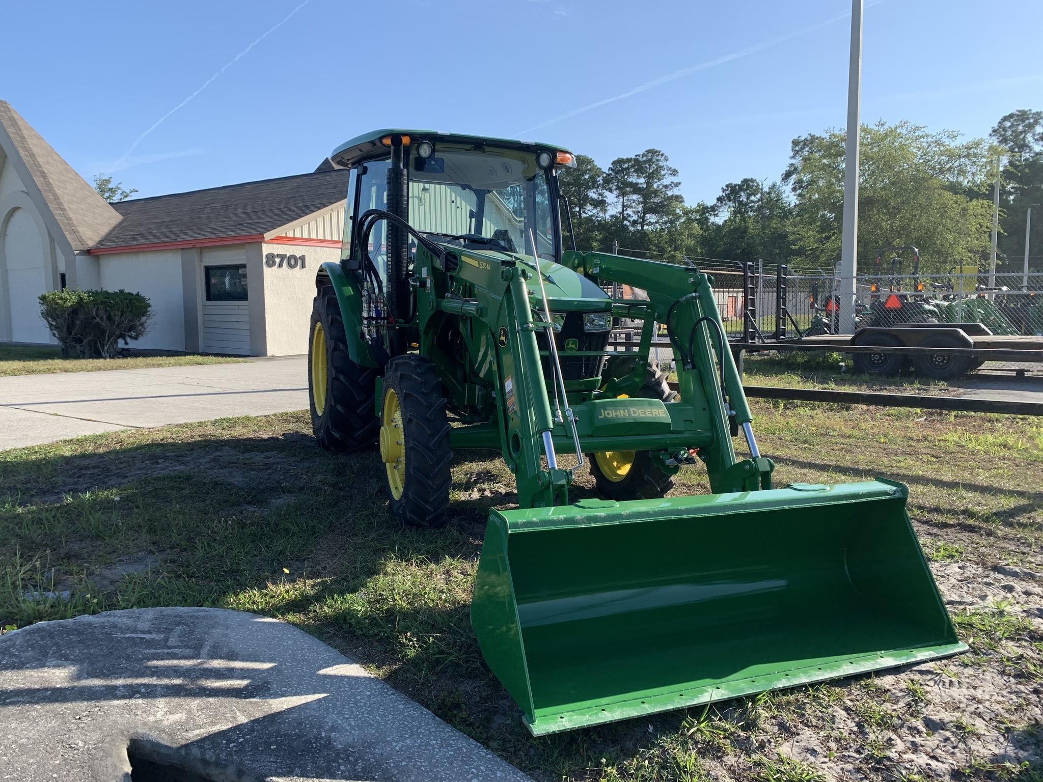 2023 John Deere 5075E Image 3