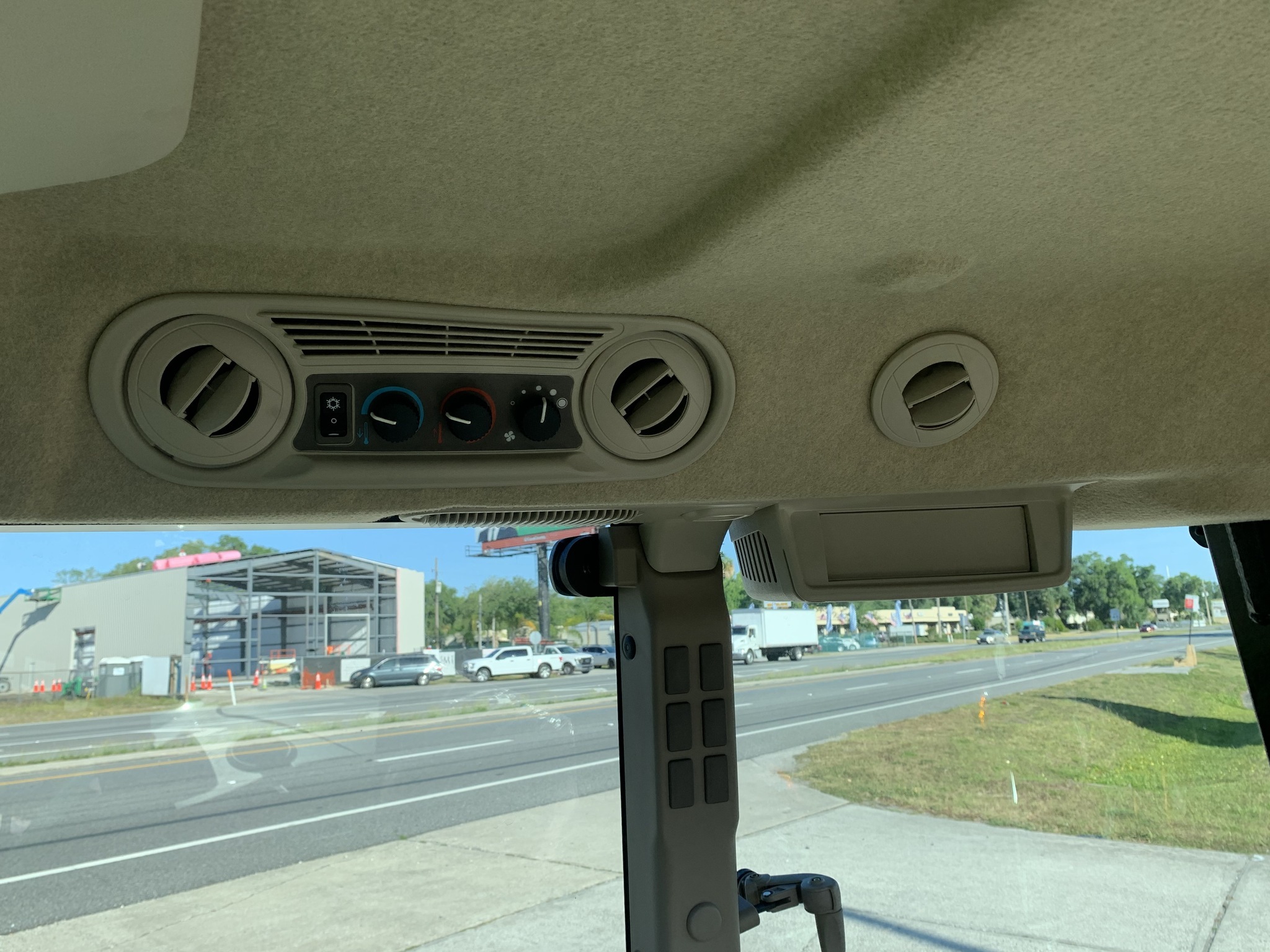 2023 John Deere 5075E Image 8