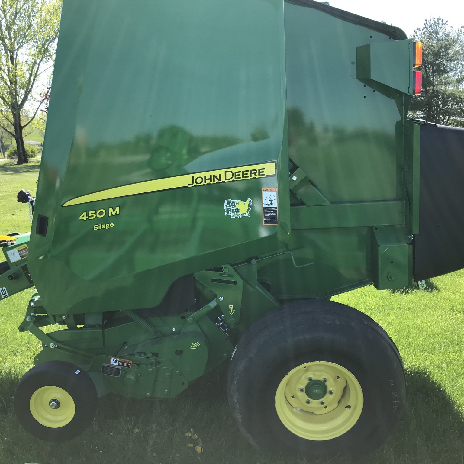 2023 John Deere 450M Image 1