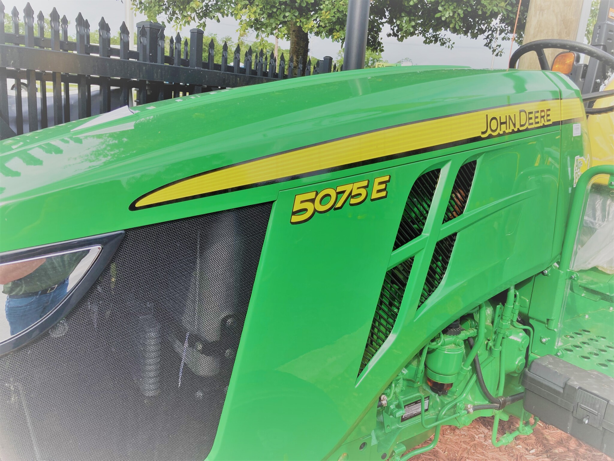 2023 John Deere 5075E Image 5